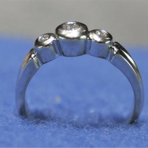 1 3/8 CTW Natural Round Diamond 3-Stone Anniversary Ring